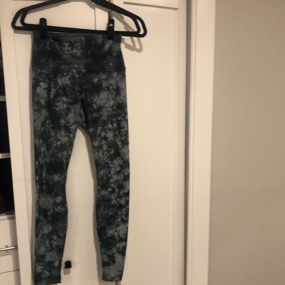 LULULEMON LEGGINGS - Picture 1 of 3